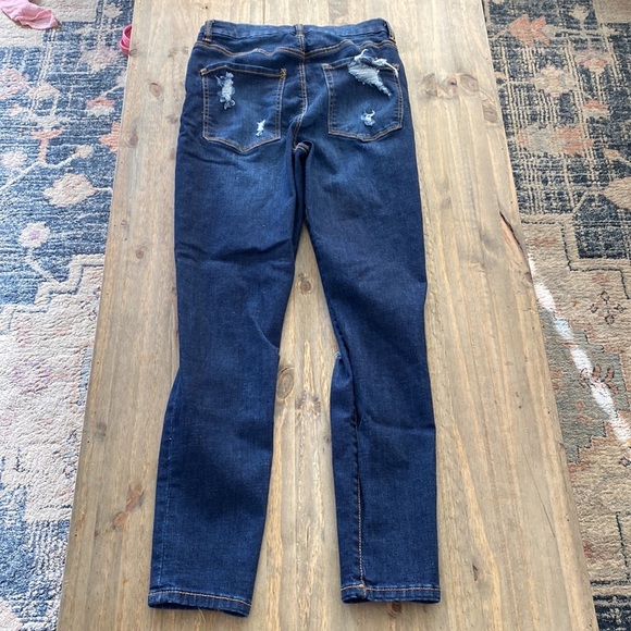 No Boundaries skinny Jean with distressing size 7. J108 - Picture 3 of 8